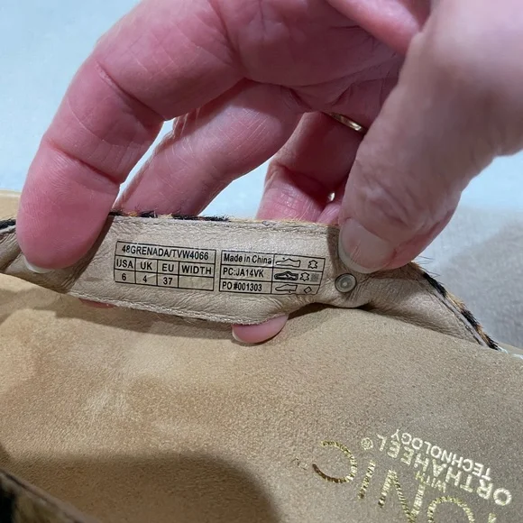 Vionic Grenada Tan Leopard Wedge Sandal size 6 - Picture 16 of 16